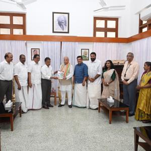 Hon.Chairman Dr.MR Baiju along with Hon.Members handed over Kerala PSC Annual Report 2021-2022 to Hon.Governor Sri.Arif Mohammed Khan at Rajbhavan on 12th January 2023